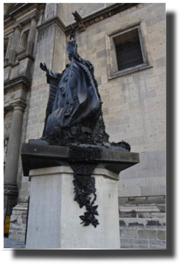 This sculpture is made from Kays. DSC02181.jpg This sculpture is made from Kays. DSC02181.jpg