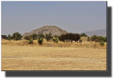 Teotihuancan the moon pyramid DSC02203.jpg