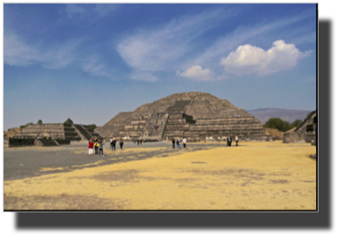 Teotihuancan the moon pyramid DSC02205.jpg