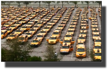Taxis waiting at Miami airport DSC01968.jpg