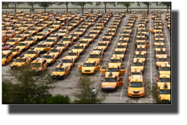 Taxis waiting at Miami airport DSC01968.jpg Taxis waiting at Miami airport DSC01968.jpg