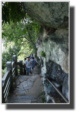 On the Elephant trunk hill DSC03172.jpg On the Elephant trunk hill DSC03172.jpg