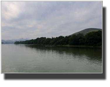 Early morning on the Li River (Near Guilin) DSC03323.jpg