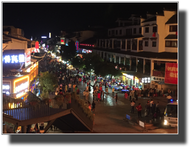 Yangshuo - Pedestrian area in the evening IMG_0763.jpg