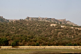 On the road to the Amber Fort DSC08552.jpg On the road to the Amber Fort DSC08552.jpg