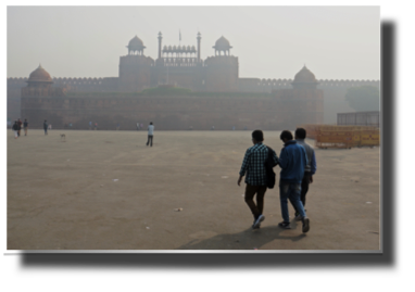 Lahori Gate, Red Fort in the early morning fog DSC08368.jpg