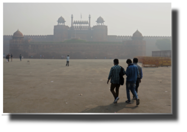 Lahori Gate, Red Fort in the early morning fog DSC08368.jpg Lahori Gate, Red Fort in the early morning fog DSC08368.jpg