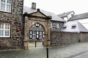 Burg Holtzbrinck DSC07408.jpg Burg Holtzbrinck DSC07408.jpg