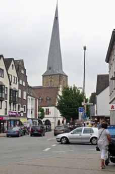 The church of st. Victor at the end of the street. DSC07316.jpg