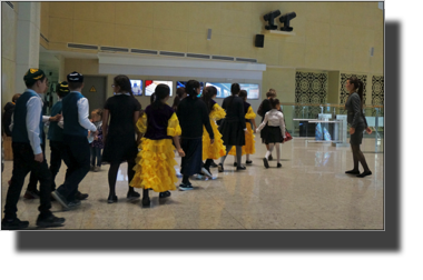 School Class araiving at the museum
DSC06027.JPG School Class araiving at the museum
DSC06027.JPG