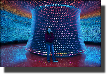 Lu in front of a light sculpture
DSC06048.JPG Lu in front of a light sculpture
DSC06048.JPG