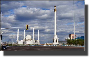 Hazret Sultan Mosque and the Kazakh Eli monument
DSC06019.JPG