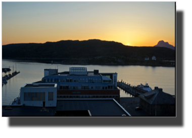 Sunset behind Little Hjatøya DSC00710.jpg Sunset behind Little Hjatøya DSC00710.jpg