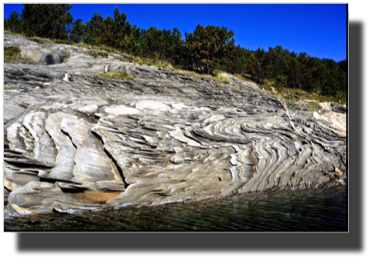 Folds at Straumøya DSC00761.jpg Folds at Straumøya DSC00761.jpg