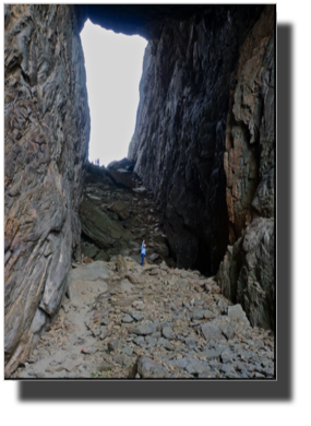 The path through the cave DSC03593.jpg