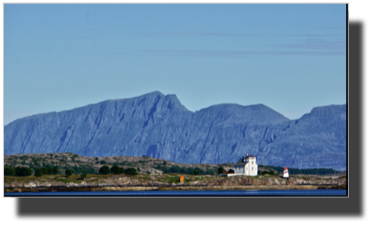 Early morning in Brønnoysund. Vegafjorden and Vega DSC03610.jpg Early morning in Brønnoysund. Vegafjorden and Vega DSC03610.jpg