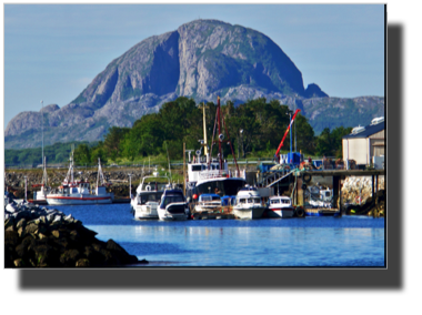 Biskopholmen and Torghatten DSC03616.jpg