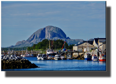 Biskopholmen and Torghatten DSC03618.jpg Biskopholmen and Torghatten DSC03618.jpg