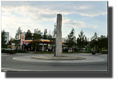 The roundabout with monolith in Storgata. DSC03677.jpg