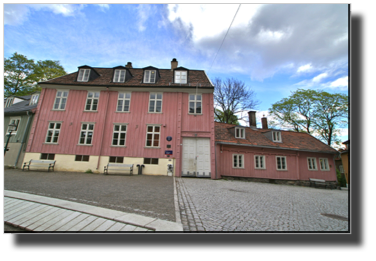 Henrik Wergeland bodde her (HW lived here) PICT0021-17.jpg Henrik Wergeland bodde her (HW lived here) PICT0021-17.jpg