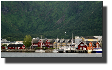 Stokmarknes seen from Børøya DSC03797.jpg