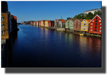Nidelva - seen from The Old City Bridge DSC03359.jpg Nidelva - seen from The Old City Bridge DSC03359.jpg