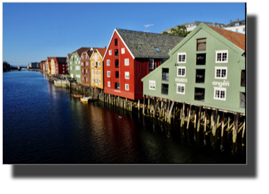 Nidelva - seen from The Old City Bridge DSC03362.jpg