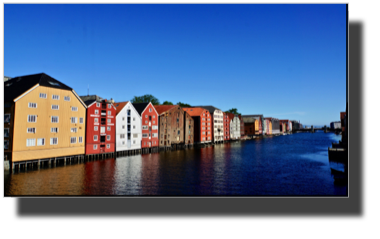 Nidelva - seen from The Old City Bridge DSC03373.jpg Nidelva - seen from The Old City Bridge DSC03373.jpg