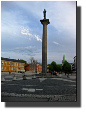 Olav Trygvason monument in the central plaza at Kongens gate IMG_1437.jpg Olav Trygvason monument in the central plaza at Kongens gate IMG_1437.jpg