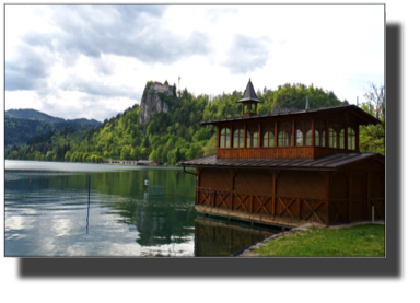 Lakeside view of the Grand Castle DSC02044.jpg Lakeside view of the Grand Castle DSC02044.jpg