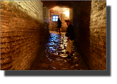 Ayasofya - the road to the gallery
DSC05511.JPG Ayasofya - the road to the gallery
DSC05511.JPG