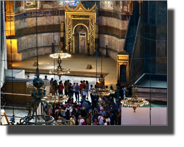 Ayasofya - The mihrab stands where the altar was earlier.
DSC05517.JPG Ayasofya - The mihrab stands where the altar was earlier.
DSC05517.JPG