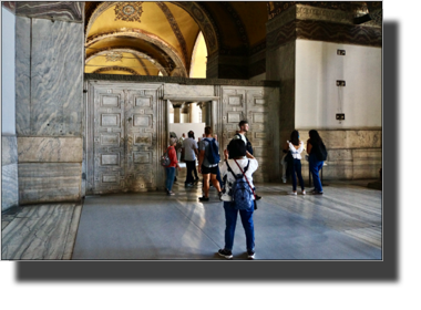 Ayasofya - Tha Marble door
DSC05528.JPG Ayasofya - Tha Marble door
DSC05528.JPG