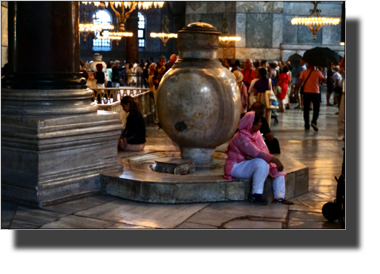Ayasofya -
Lustration urn from Pertgamon.
DSC05530.JPG Ayasofya -
Lustration urn from Pertgamon.
DSC05530.JPG