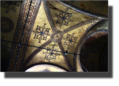 Ayasofya - Wall decoratiojn with Christan cross within aniconic decoration
DSC05532.JPG Ayasofya - Wall decoratiojn with Christan cross within aniconic decoration
DSC05532.JPG