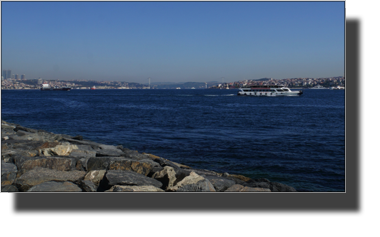 The Osman Gazi Bridge between Europe and Asia seen from Kennedy Cd.
DSC05576.JPG