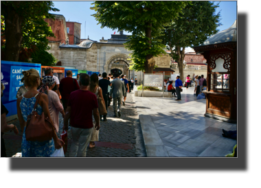 Pasing through the Nuruosmaniye mosque, and going to the Bazaar
DSC05593.JPG Pasing through the Nuruosmaniye mosque, and going to the Bazaar
DSC05593.JPG