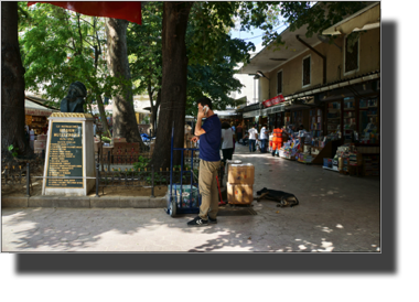 The Kapalicarse Bazaar, Near university
DSC05687.JPG The Kapalicarse Bazaar, Near university
DSC05687.JPG