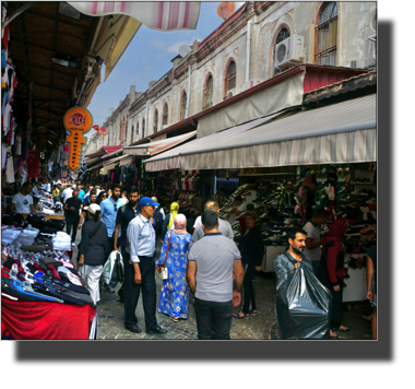 The Kapalicarse Bazaar, Near university
DSC05690.JPG The Kapalicarse Bazaar, Near university
DSC05690.JPG