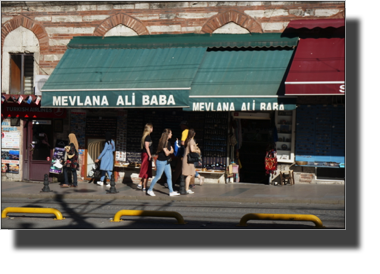 The Kapalicarse Bazaar, Near university
DSC05929.JPG The Kapalicarse Bazaar, Near university
DSC05929.JPG