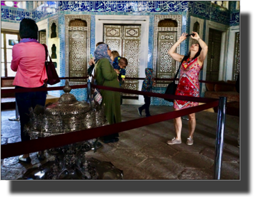 Interior of Baghdad kiosk
DSC05776.JPG Interior of Baghdad kiosk
DSC05776.JPG