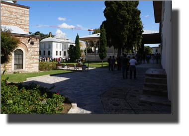 In the middle: Enderûn Library, Sultan Ahmed III
DSC05855.JPG In the middle: Enderûn Library, Sultan Ahmed III
DSC05855.JPG